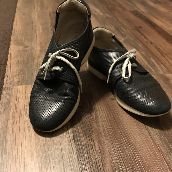 naturalizer walking shoes